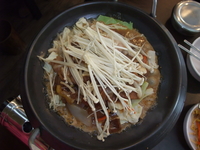 中午吃海鮮鍋。